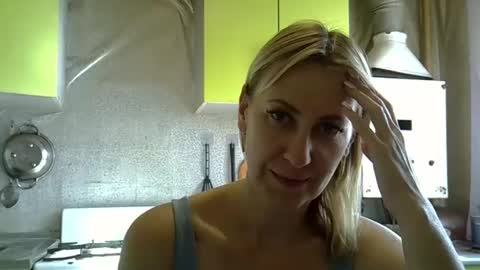 Snapshot of ashleyxhoney chatting on 09.09.25 AshleyXHoney online show from 09.09.25