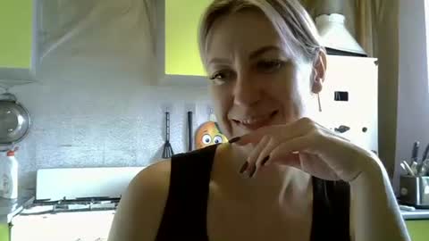Snapshot of ashleyxhoney chatting on 09.17.25 AshleyXHoney online show from 09.17.25