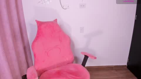 Snapshot of ashleyy18__ chatting on 02.06.25 Ashleyy18   online show from 02.06.25