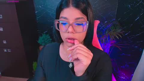 Snapshot of ashleyy18__ chatting on 09.26.25 Ashleyy18   online show from 09.26.25