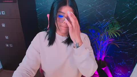 Snapshot of ashleyy18__ chatting on 09.28.25 Ashleyy18   online show from 09.28.25