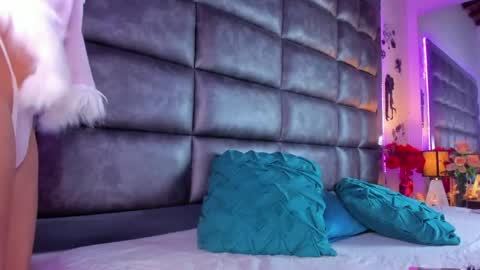 ashlymillerr_ online show from 05.19.26