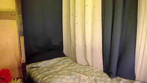 Snapshot of asian_cougar69 chatting on 10.02.25 Elaine Navales online show from 10.02.25
