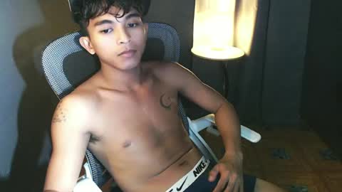 Snapshot of asian_hunk_moreno chatting on 06.22.26 Yuri online show from 06.22.26