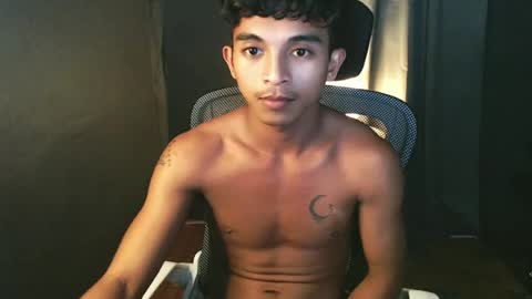 Snapshot of asian_hunk_moreno chatting on 06.30.26 Yuri online show from 06.30.26