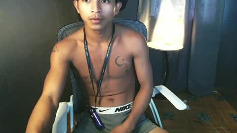 Snapshot of asian_hunk_moreno chatting on 07.07.26 Yuri online show from 07.07.26