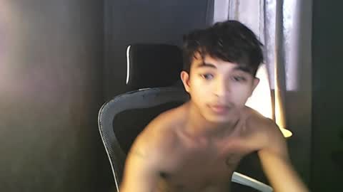 Snapshot of asian_hunk_moreno chatting on 07.17.26 Yuri online show from 07.17.26