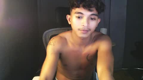 Snapshot of asian_hunk_moreno chatting on 07.18.26 Yuri online show from 07.18.26
