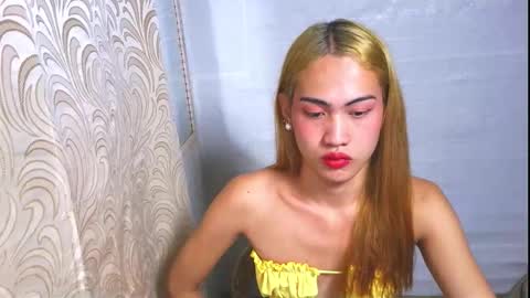 Snapshot of asian_loraine chatting on 09.25.25 LOVELY LORAINE online show from 09.25.25