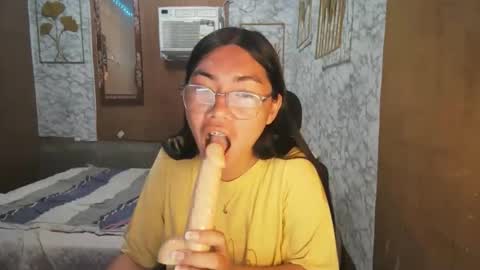 Snapshot of asian_rhean chatting on 10.25.25 Rhean online show from 10.25.25