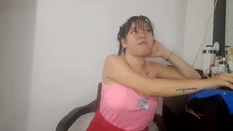 Snapshot of asian_sweet_damara chatting on 10.24.25 Damara Roland online show from 10.24.25