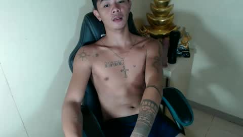 Snapshot of asian_utogxxx chatting on 12.01.25 angello abayon online show from 12.01.25