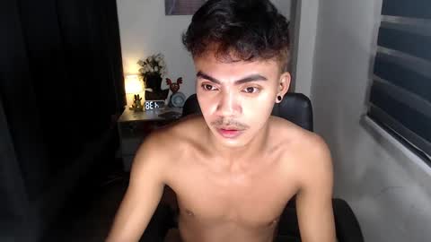 Snapshot of asianboyhunt chatting on 12.22.24 Fev online show from 12.22.24