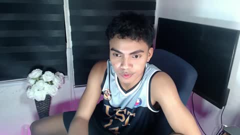 Snapshot of asianboyhunt chatting on 02.20.25 Fev online show from 02.20.25