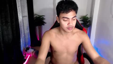 Snapshot of asianboyhunt chatting on 09.22.25 Fev online show from 09.22.25