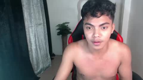 Snapshot of asianboyhunt chatting on 10.25.25 Fev online show from 10.25.25