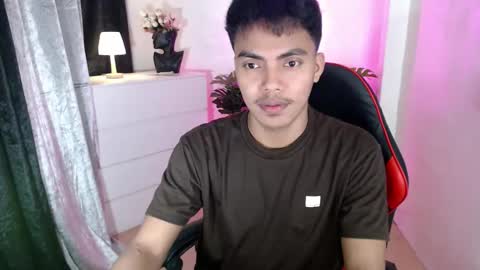 Snapshot of asianboyhunt chatting on 11.09.25 Fev online show from 11.09.25