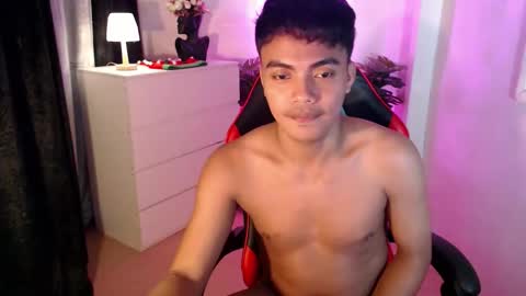 Snapshot of asianboyhunt chatting on 12.03.25 Fev online show from 12.03.25