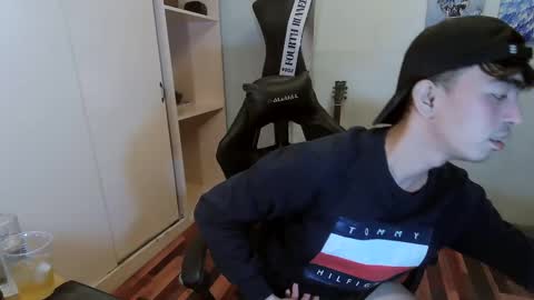 Snapshot of asiancummer_bry69 chatting on 12.25.24 Bry online show from 12.25.24