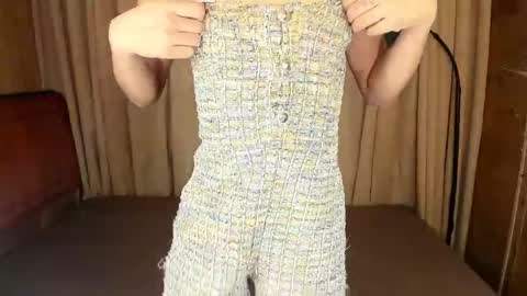 Snapshot of asianprettypetite chatting on 02.18.25 CHESKA online show from 02.18.25