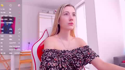 Snapshot of askcaroline chatting on 03.11.25 Caroline online show from 03.11.25