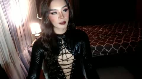 Margaux Miller online show from 05.06.26