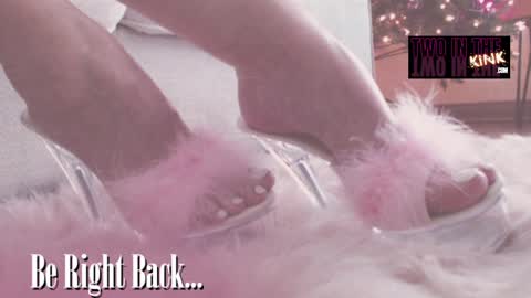 Snapshot of assleighabbott chatting on 12.18.24 ASSleigh Abbott online show from 12.18.24