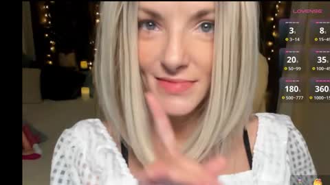 Snapshot of asteris_stella chatting on 10.18.25 Asteris online show from 10.18.25