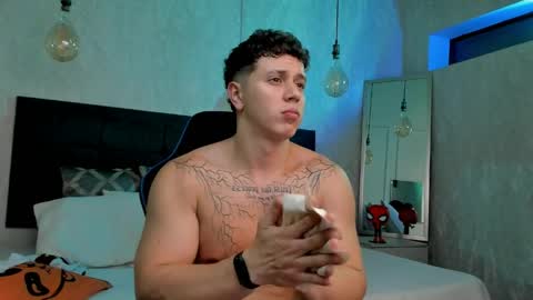 Snapshot of astonhills chatting on 04.11.26 astonhills online show from 04.11.26