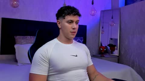 Snapshot of astonhills chatting on 04.15.26 astonhills online show from 04.15.26