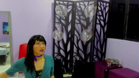 Snapshot of astral_amour chatting on 12.05.24 astral online show from 12.05.24