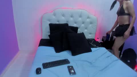 Snapshot of astral_amour chatting on 12.07.24 astral online show from 12.07.24