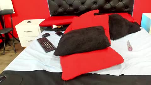 Snapshot of astral_amour chatting on 12.12.24 astral online show from 12.12.24