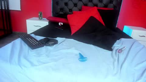 Snapshot of astral_amour chatting on 12.19.24 astral online show from 12.19.24