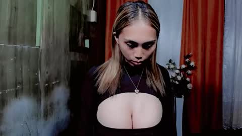 Snapshot of astrid_khalifa chatting on 10.09.25 Astrid online show from 10.09.25