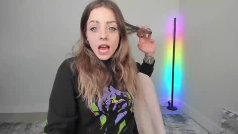 Astrid Luxe online show from 04.17.26