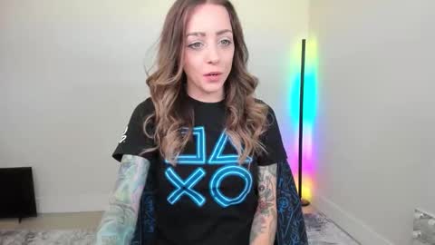 Snapshot of astridluxe chatting on 06.11.26 Astrid Luxe online show from 06.11.26