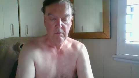 Snapshot of astute008 chatting on 02.01.26 astute008 online show from 02.01.26