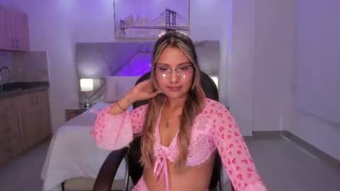 Snapshot of asura_love chatting on 06.19.26 asura_love online show from 06.19.26