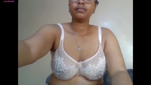 Snapshot of atara_seren chatting on 02.20.26 atara_seren online show from 02.20.26