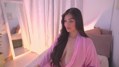 Snapshot of atena676 chatting on 04.24.26 atena676 online show from 04.24.26