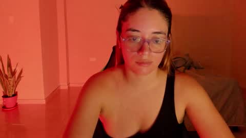 Snapshot of atenas__05 chatting on 03.12.26 atenas online show from 03.12.26