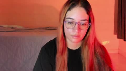 Snapshot of atenas__05 chatting on 04.15.26 atenas online show from 04.15.26