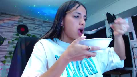 Snapshot of ateneasairce chatting on 01.19.25 Atenea online show from 01.19.25