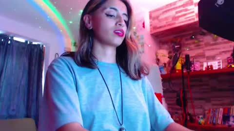 Snapshot of ateneasairce chatting on 02.07.25 Atenea online show from 02.07.25