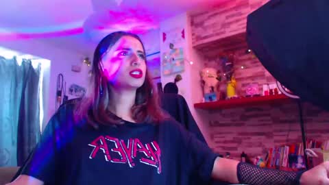 Snapshot of ateneasairce chatting on 02.11.25 Atenea online show from 02.11.25