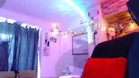 Snapshot of ateneasairce chatting on 02.18.25 Atenea online show from 02.18.25