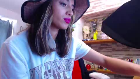 Snapshot of ateneasairce chatting on 02.27.25 Atenea online show from 02.27.25