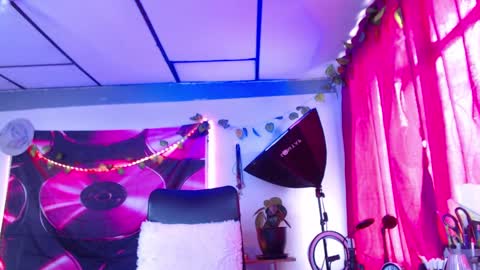 Snapshot of ateneasairce chatting on 09.16.25 Atenea online show from 09.16.25