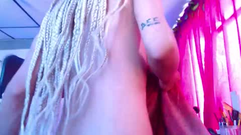 Snapshot of ateneasairce chatting on 09.23.25 Atenea online show from 09.23.25